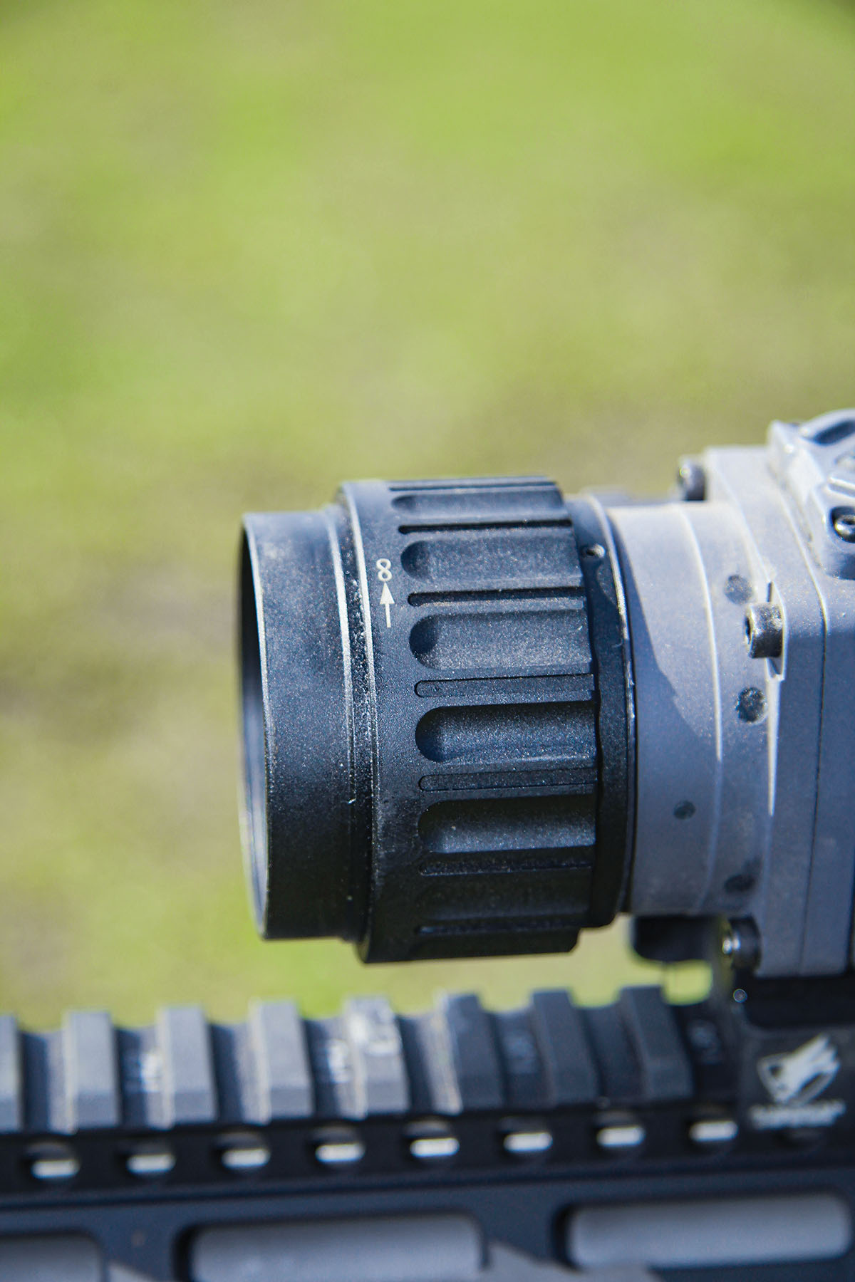 The image-focus wheel is located on the objective lens – instead of on the ocular bell like many thermal units. This placement proved natural to operate under pressure and while the weapon remained shouldered.